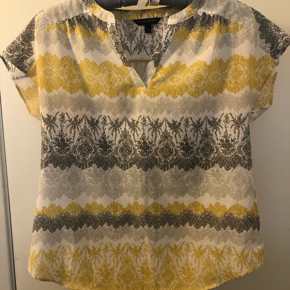 Banana Repiblic Blouse Yellow, white and grey. SZ S